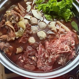 ครัวบ้านแม่โอ ก๋วยเตี๋ยวเนื้อ,หมู อาหารตามสั่ง