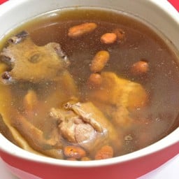 ไก่ตุ๋นยาจีน