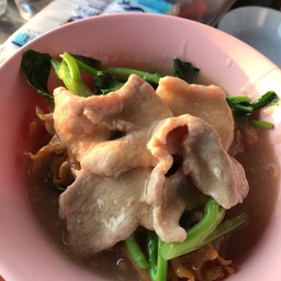 ราดหน้าเส้นหมี่กรอบ