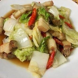 ผักกาดขาวผัดหมูกรอบ