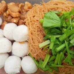 อาจุมม่า น้ำผลไม้สด & ไก่ยอทอดกรอบ