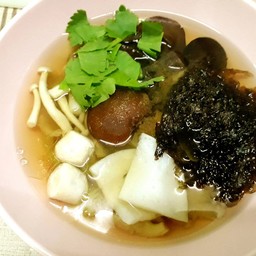 แกงจืดเต้าหู้สาหร่ายผักกาดขาว