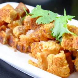 หมูกรอบจิ้มซีอิ้ว