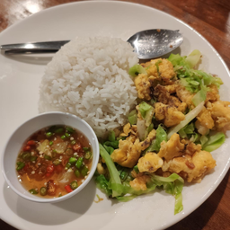 ข้าวกะหล่ำปลีผัดน้ำปลา