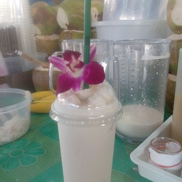 ดีน่ามะพร้าวปั่นนมสด ตลาดโพธิสาร