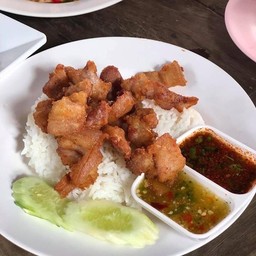 ข้าวหมูทอดกระเทียม