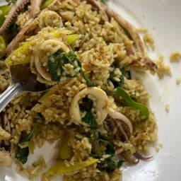ข้าวผัดแกงเขียวหวานปลาหมึก