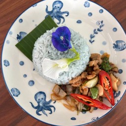 ผัดพริกเผาไก่ ราดข้าว