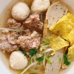ก๋วยเตี๋ยวลูกชิ้นน้ำใสหมูสับ