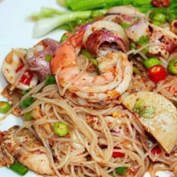 ยำขนมจีนหมูยอกุ้งสุก