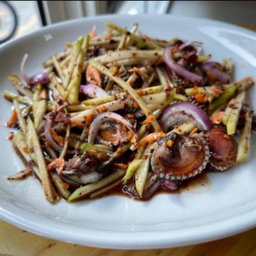 ยำมะม่วงหอยแครง