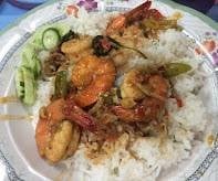 ข้าวกะเพรากุ้ง