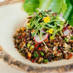 สลัดควีนัวกับบัลซามิกซอส