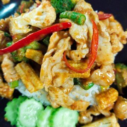 ข้าวพริกแกงหมูหมัก