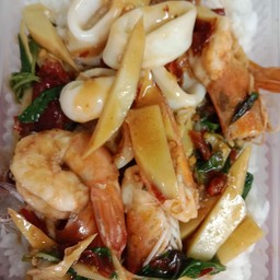 กระเพราทะเลราดข้าว