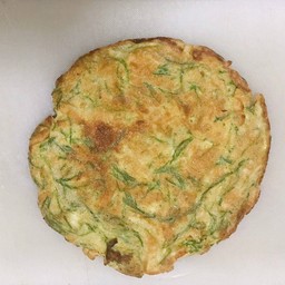 ชะอมทอดไข่  1 แผ่น.