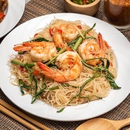 เส้นหมี่ผัดกระเฉด