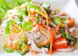 ยำวุ้นเส้นหมูสับ