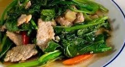 ผัดคะน้า ราดข้าว