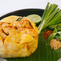 ผัดไทยไก่ห่อไข่