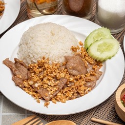 หมูนุ่มทอดกระเทียม ราดข้าว