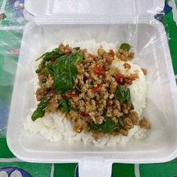 ผัดกะเพรา ราดข้าว