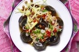 ยำไข่เยี่ยวม้า