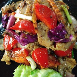 ข้าวราดหมูผัดพริกไทยดำ