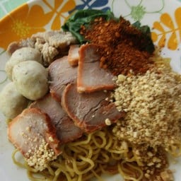 ครัวพันธุ์ดี(ก๋วยเตี๋ยวหมูตุ๋น บะหมี่เเห้ง)