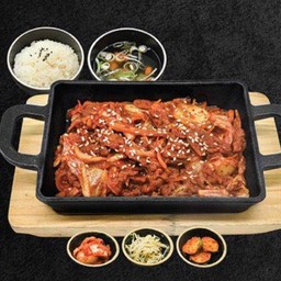 หมูบลูโกกิกิมจิ  Spicy pork with kimchi