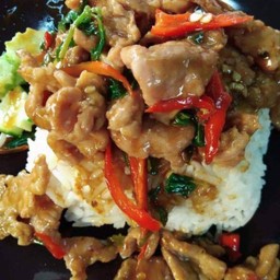 ข้าวราดกะเพราหมูหมัก