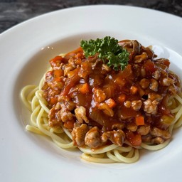 สปาเก็ตตี้หมูสับซอสมะเขือเทศ