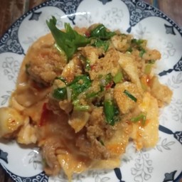 ข้าวราดไข่ข้นราดผัดผงกระหรี่หมู