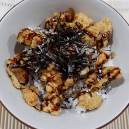 10). ข้าวหน้าไก่กรอบ