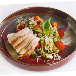 เพนเน่ไก่กับซอสเพสโต้