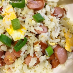ข้าวผัดไส้กรอก