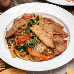 ผัดขี้เมาหมูนุ่ม สมุนไพรไทย เผ็ดร้อน