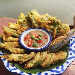 ชุดน้ำพริกกระปิ ปลาทูทอด