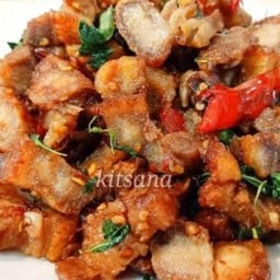 กะเพราหมูกรอบพิเศษใข่ดาว+น้ำซุปหมู