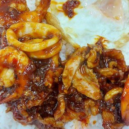 พริกเผาทะเลราดข้าว