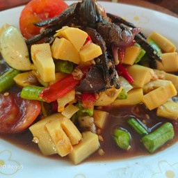 ตำหน่อไม้(ปูปลาร้า)