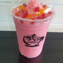 สตอเบอรี่สมูทตี้บ๊อปจุ้ย