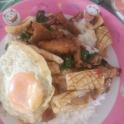 กะเพราหมูกรอบหมึกกุ้งจุกอ่ะ+น้ำซุปหมูหอม+ใข่ดาว