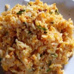 ข้าวผัดน้ำจิ้มแจ่ว เสิร์ฟพร้อมกับน้ำซุป
