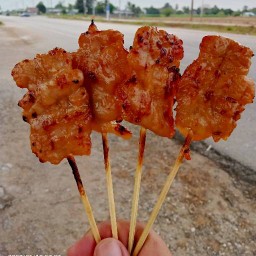 หมูปิ้งโบราณ หร๊อย หร่อย By Veerin