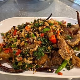 หมูกรอบคั่วพริกเกลือ