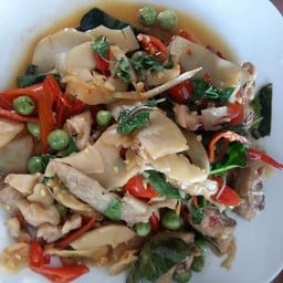 ร้านลาบเหนือครูชา(บ้านกล้วย)