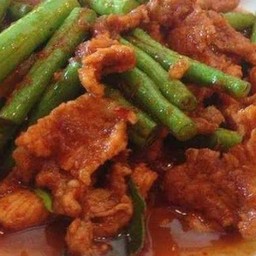 ผัดพริกแกงพร้อมข้าว
