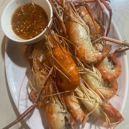 กุ้งแม่น้ำนึ่งเป็นๆ ครึ่งกิโล