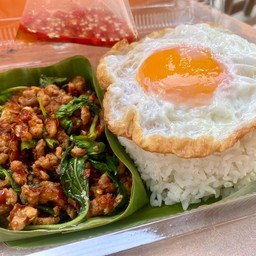 ผัดไท “ยายเอี้ยง”